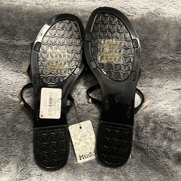 Mudd brand black flat heel sandals NWT - Picture 2 of 4